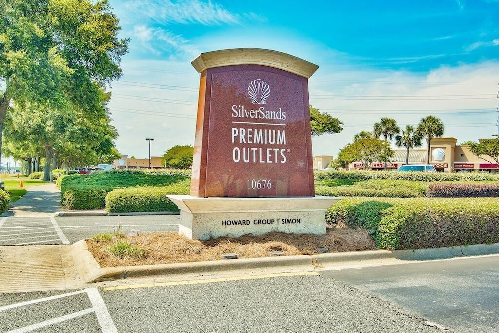 Tradewinds Condominium #28- At the Beach!