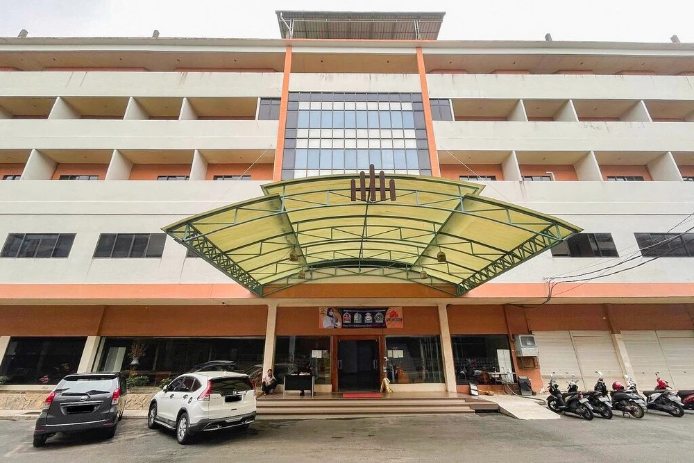 RedDoorz Plus @ Plaza Hotel Tanjung Pinang