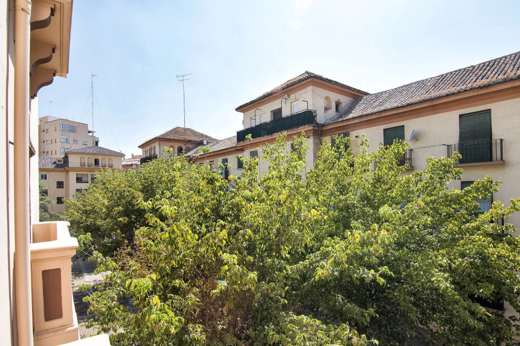 Bright & Elegant City Centre 3 Br Apart