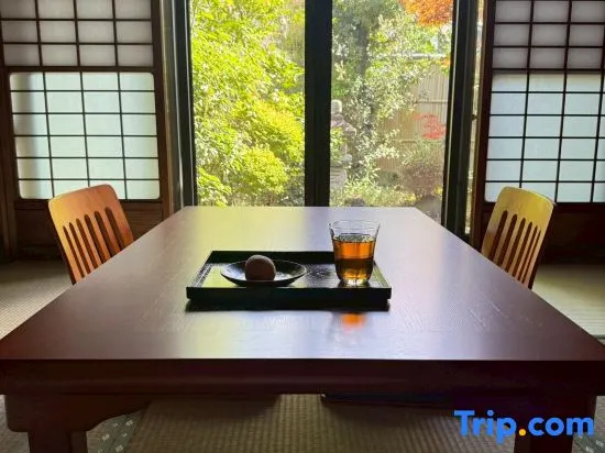 Zen Garden Kominka | Sleeps 8 | Parking | ITM Easy in Toyonaka