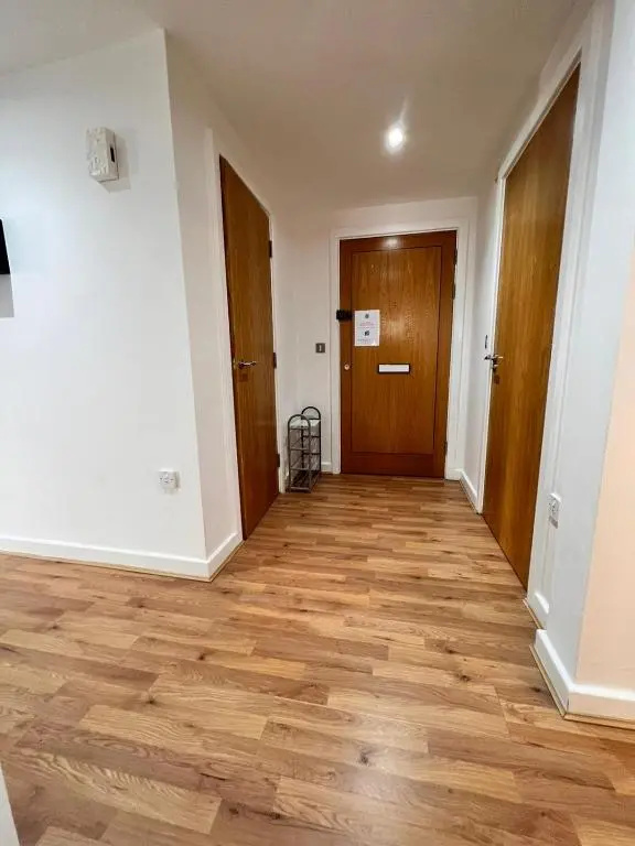 3 Bedrooms Apartment