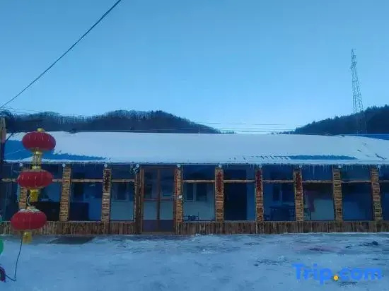Xuegu Backpacker Inn (Snow Town Scenic Area)