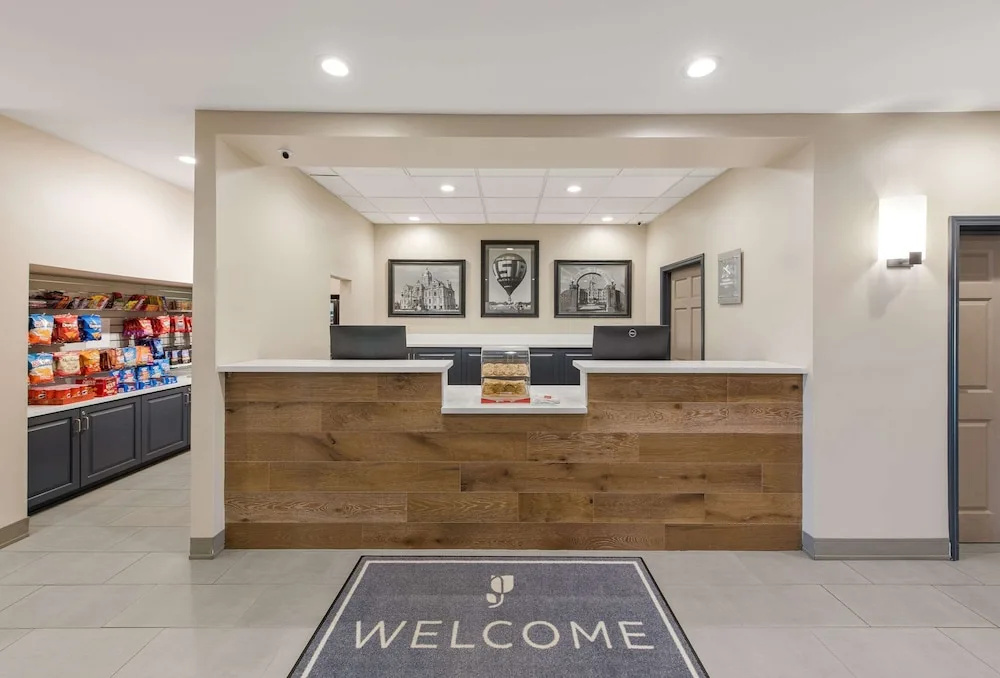 Lobby & Reception