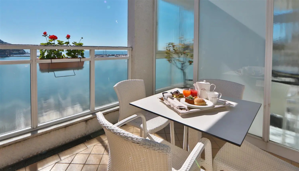 Balcony & Terrace