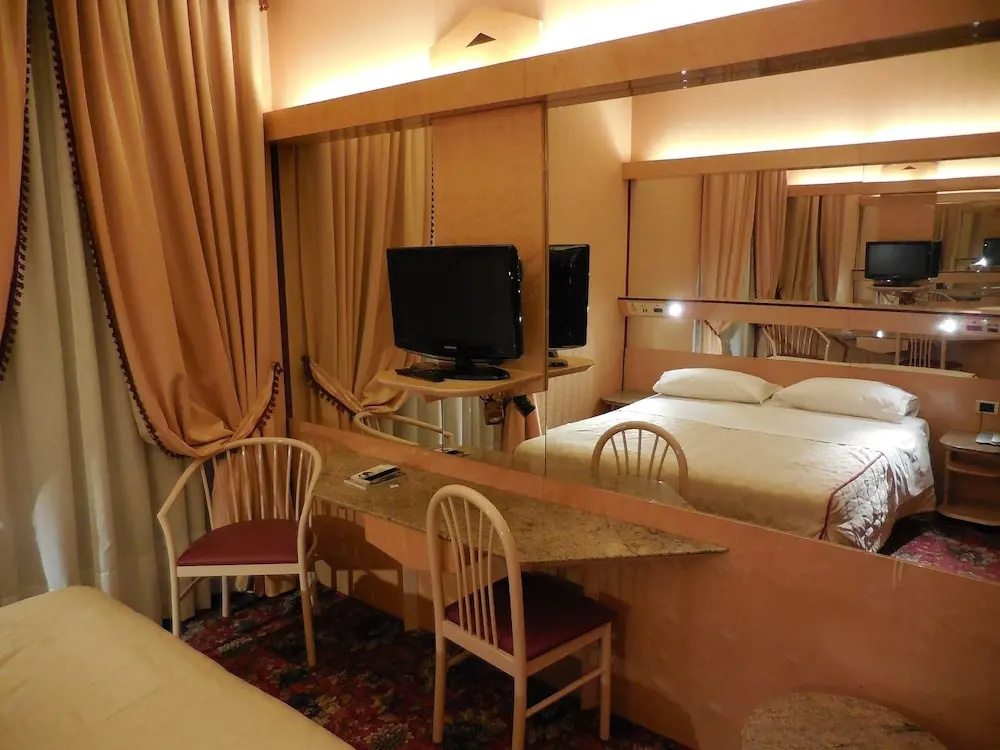 Standard Double room with balcony (full double bed)