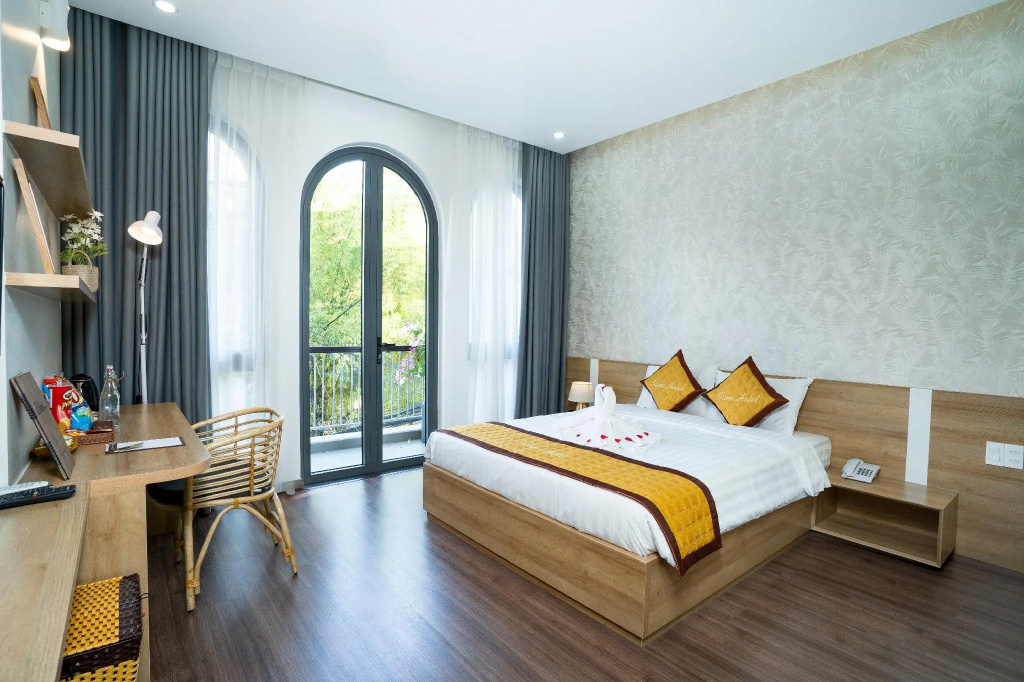 Deluxe Double room (full double bed)