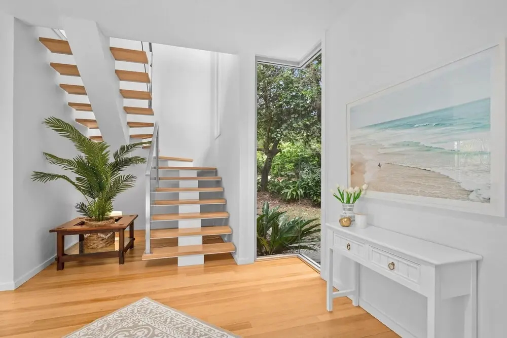 Luxurious 5-bed Home by Avoca Beach
