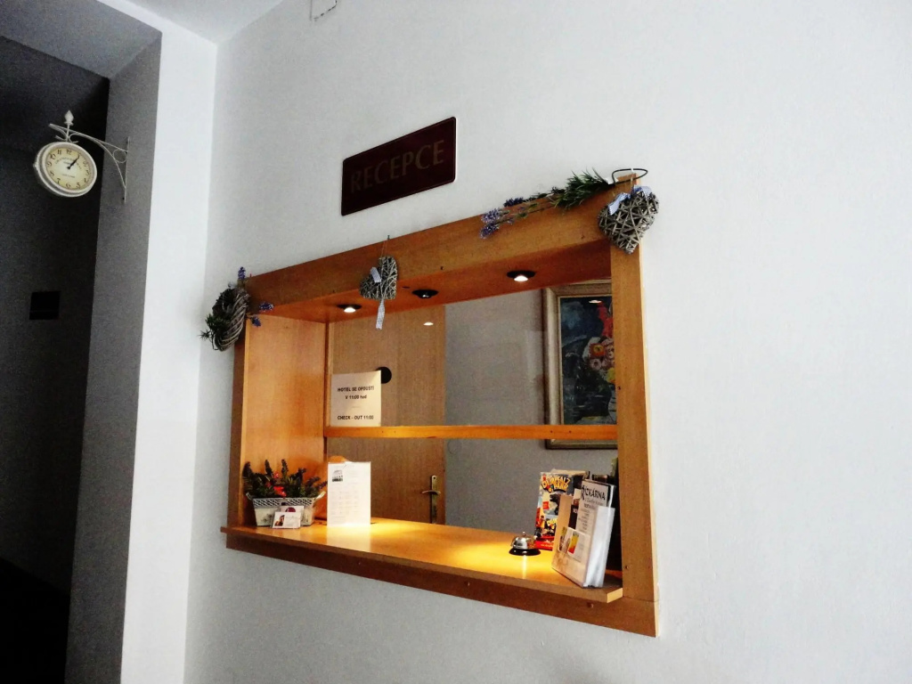 Lobby & Reception
