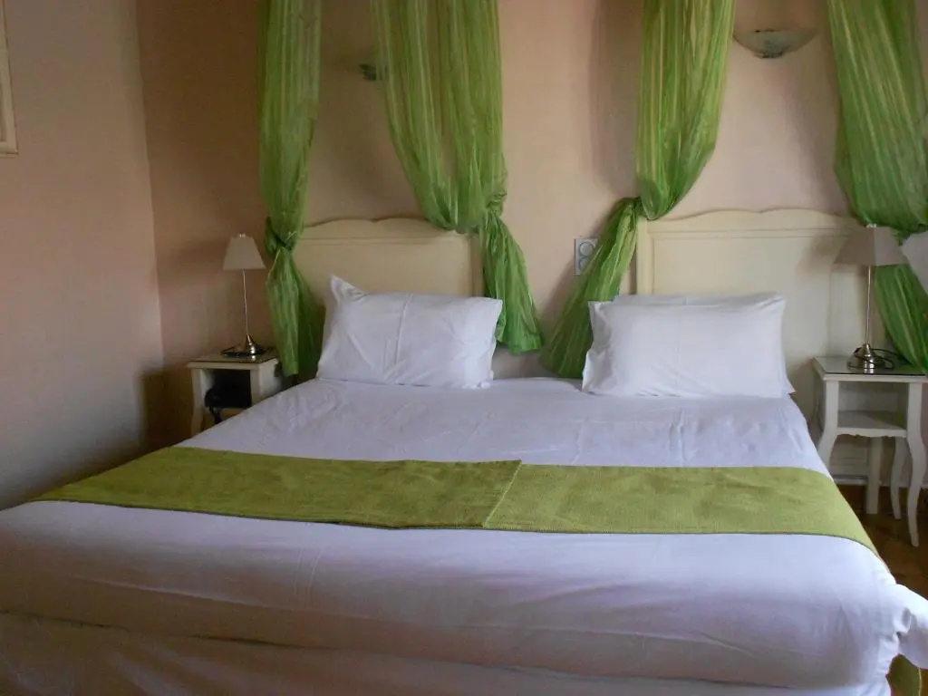 Classic Double room (full double bed)