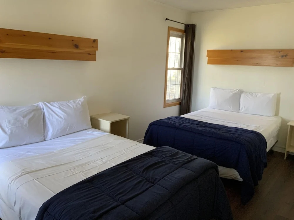 2 Bedrooms Standard room with lake view