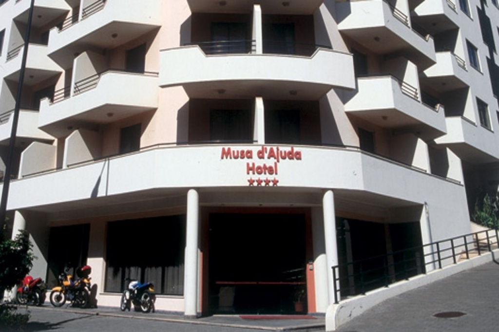 Vila Baleira Residence