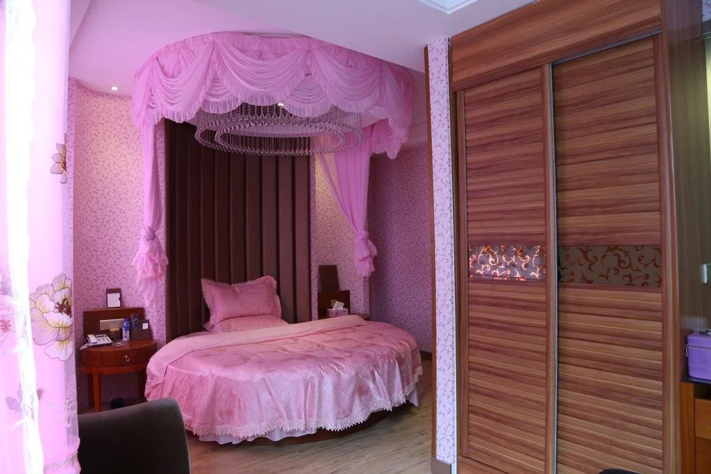 Golden Moon Business Hotel