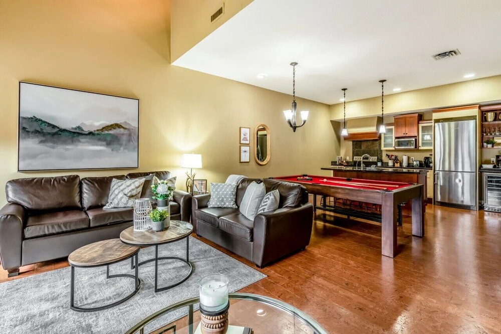 Luxury 3-Br Penthouse | INDOOR Pool & Hot Tub | Pool Table | 2 Decks + Mtn Views - фото 2