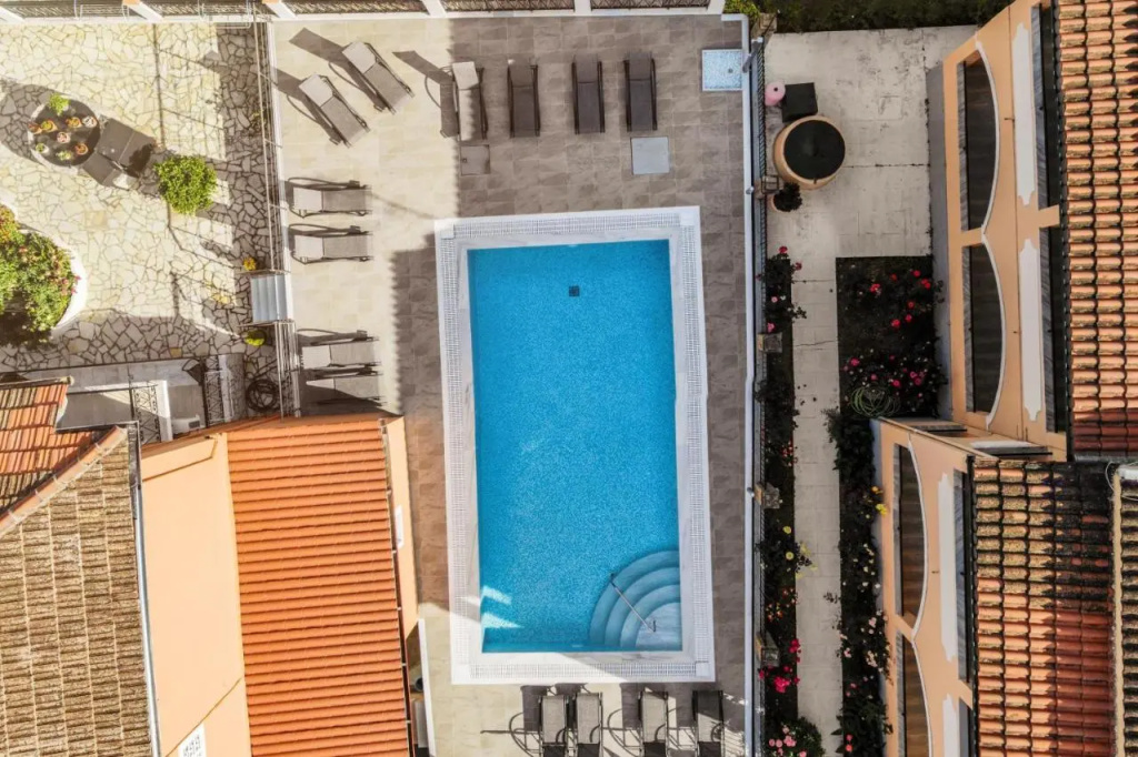 Dionisos Apartments