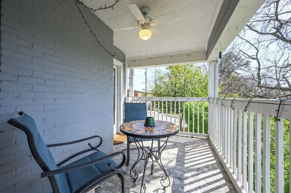 Plan A Trip To Georgia Aquarium In This Comfy 3BR