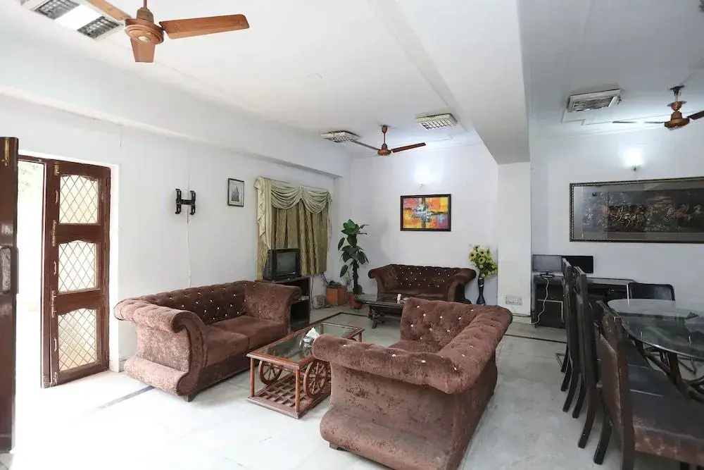 Oyo 12805 Sunrise House