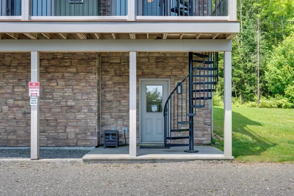 Rustic 3-story Pittsburg Cabin w/ Lake & Mtn Views
