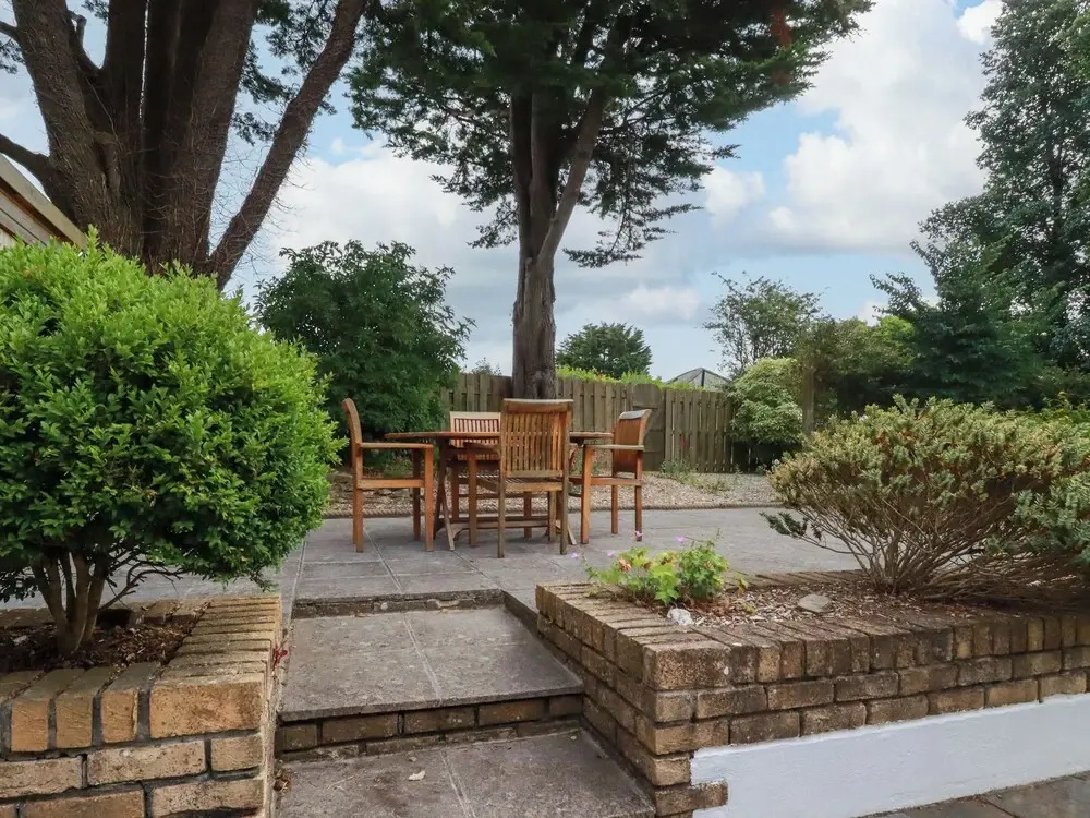 6 Trelawney Court