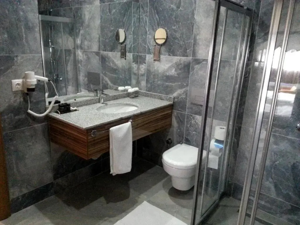Deluxe Double room (full double bed)