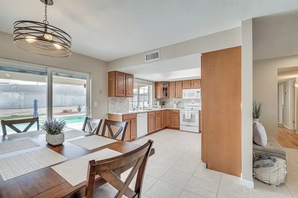 5 Mi to Lake Havasu: Home w/ Yard & Pool — фото 2