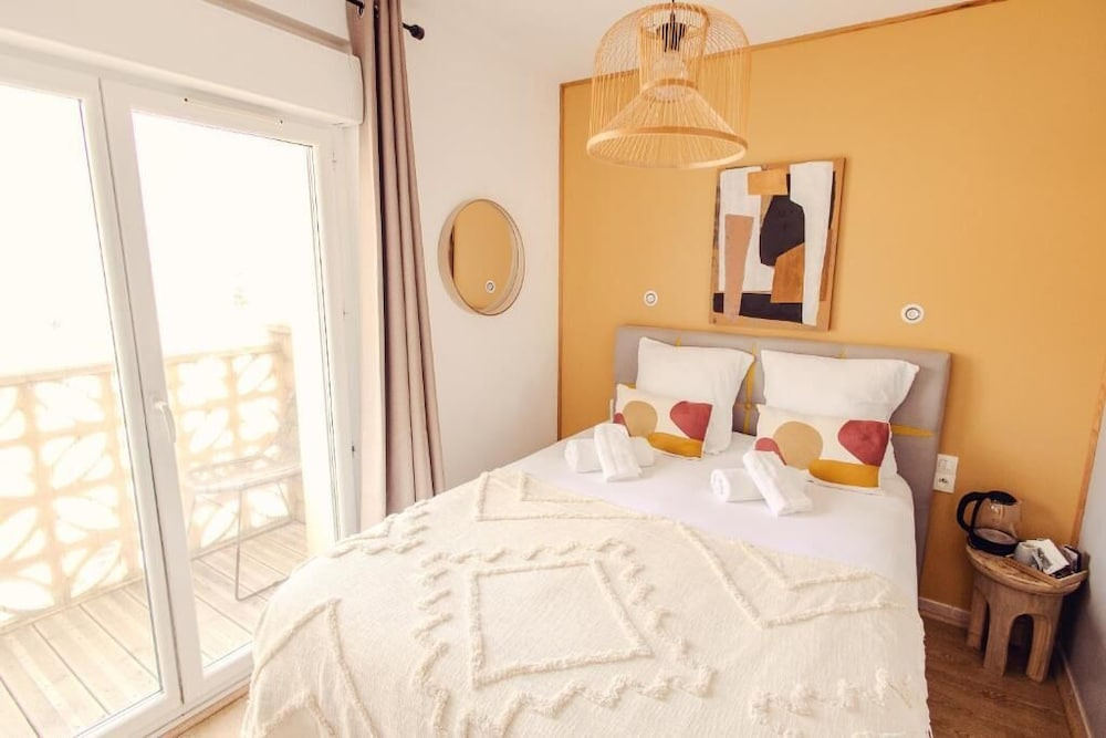 Standard Double room with balcony and with partial sea view (full double bed)