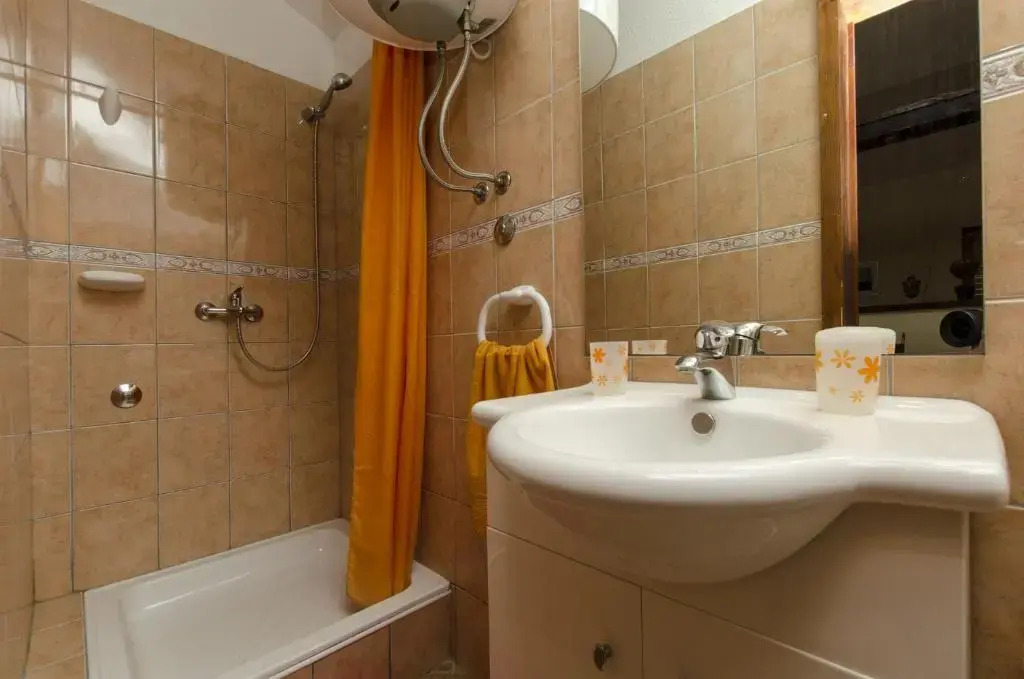 Отель Apartments Georgi - 200m from sea, фото 9