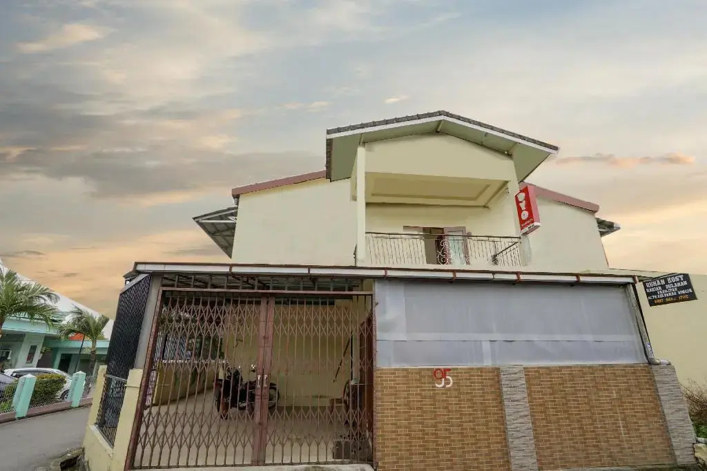 OYO Life 2502 Syariah Triantama Kost