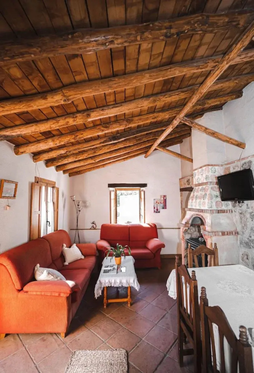 3 Bedrooms Cottage with mountain view