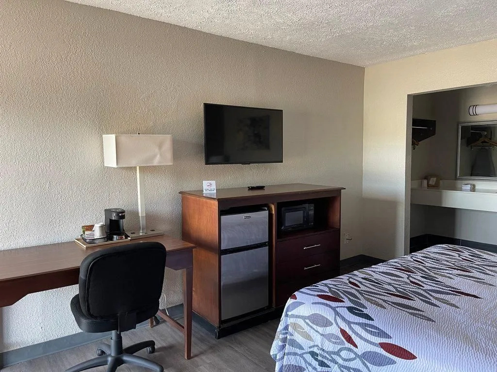 Red Roof Inn LaGrange — 2
