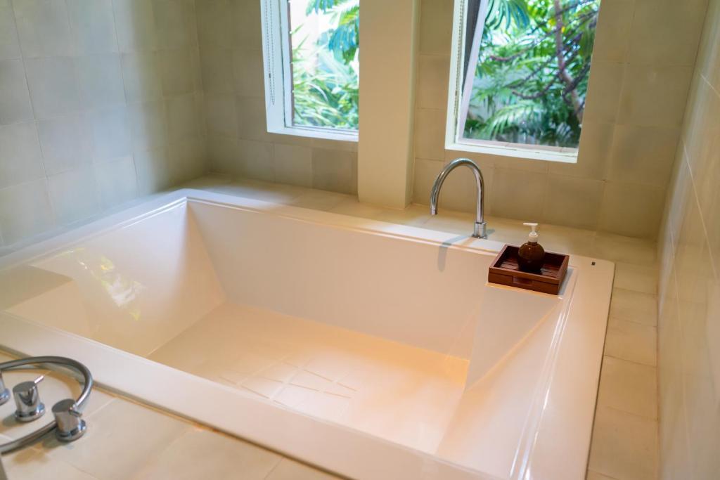 Fourteen Roses Boutique Hotel Legian
