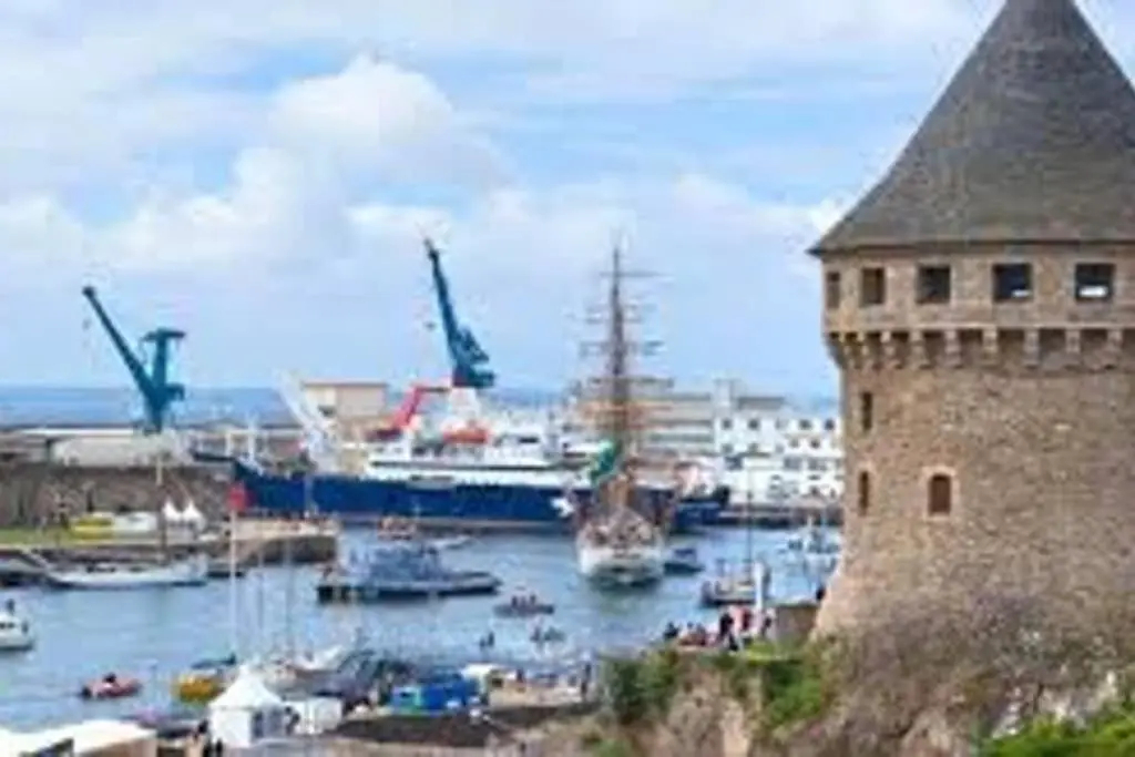 Yannig, Charmant studio rénové à Recouvrance - фото 11