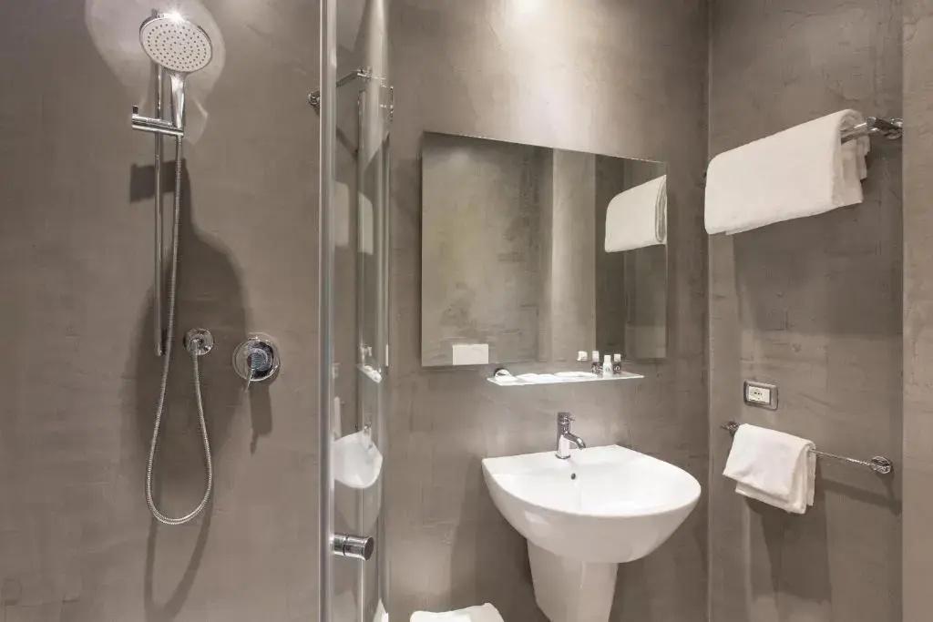 Deluxe Double room with balcony (full double bed)