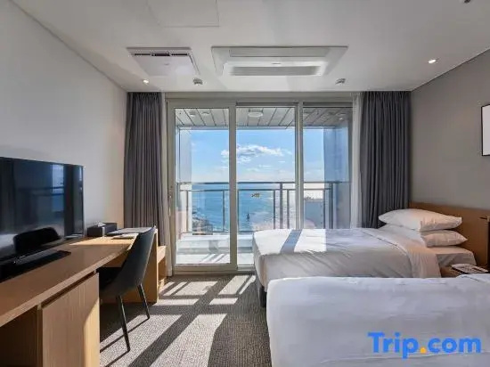 Standard Double Family room with ocean view (twin beds)