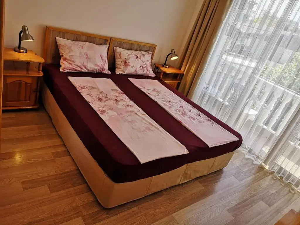 Standard Double room with garden view (full double bed)