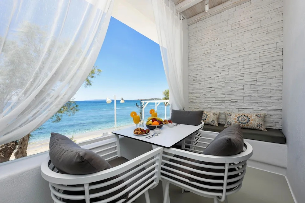 2 Bedrooms Apartment with balcony and with sea view