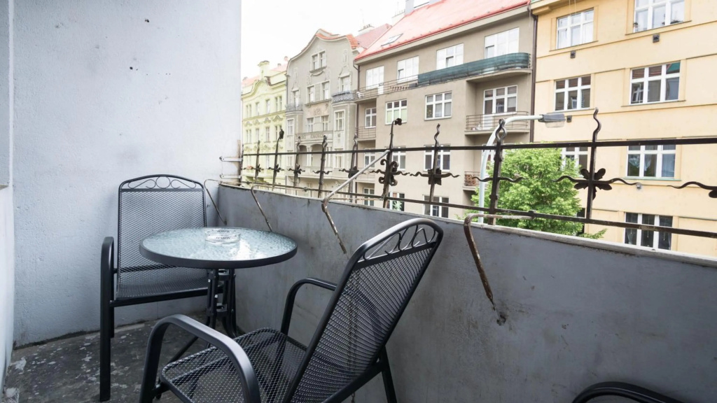 Apartment Four Year Seasons - WALKABLE TO CENTRE, METRO AND RIVERSIDE