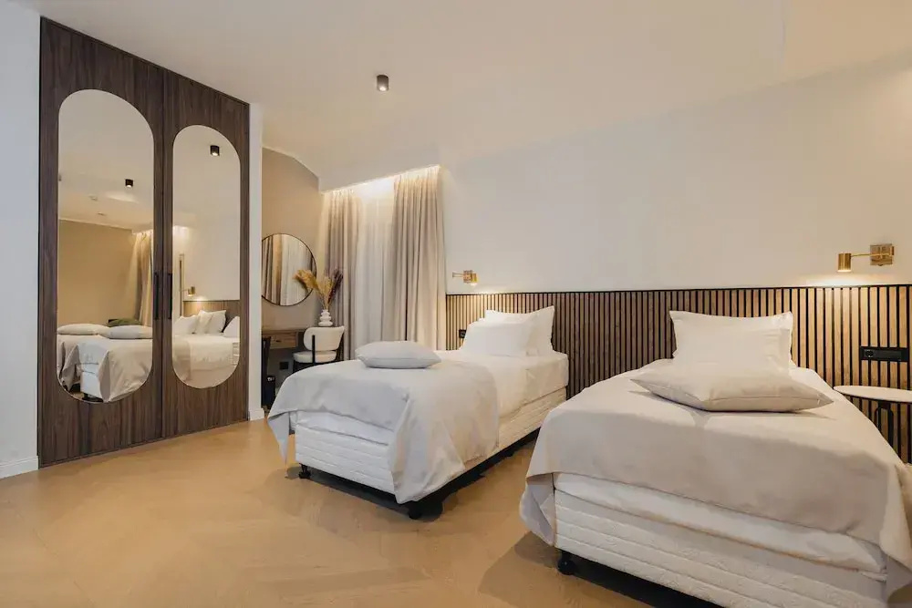 Superior Double room with courtyard view (full double bed)