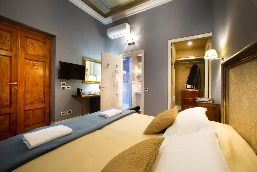 Standard Double room (full double bed)