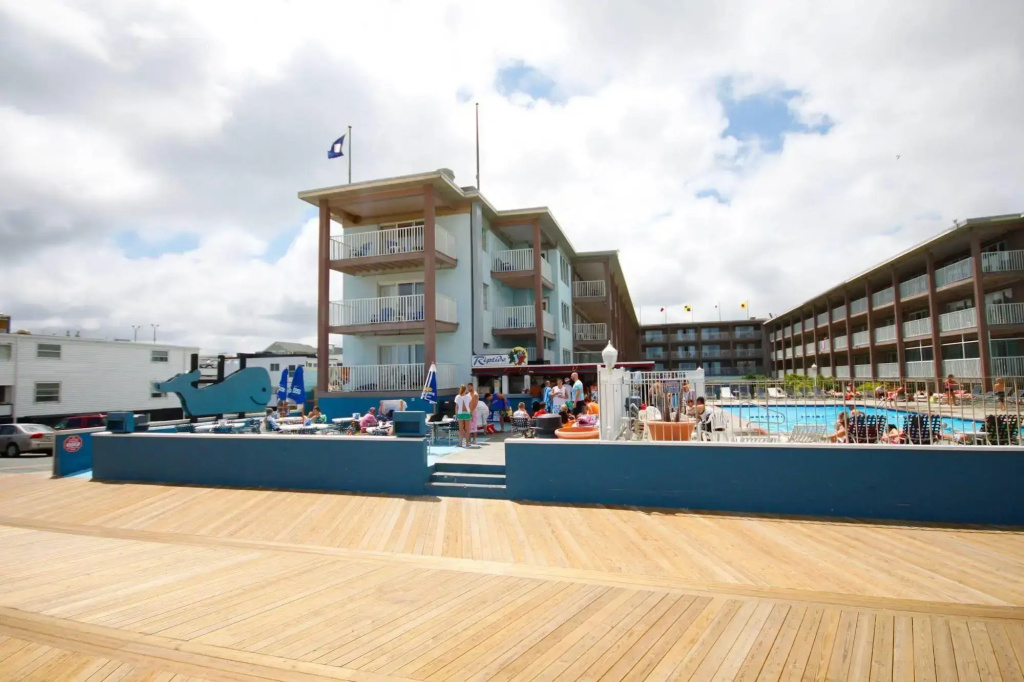 Flagship Oceanfront Hotel