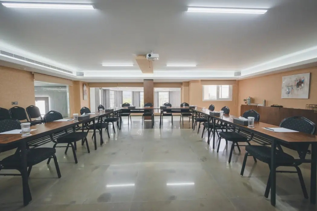 Louis V Hotel Beirut - фото 17