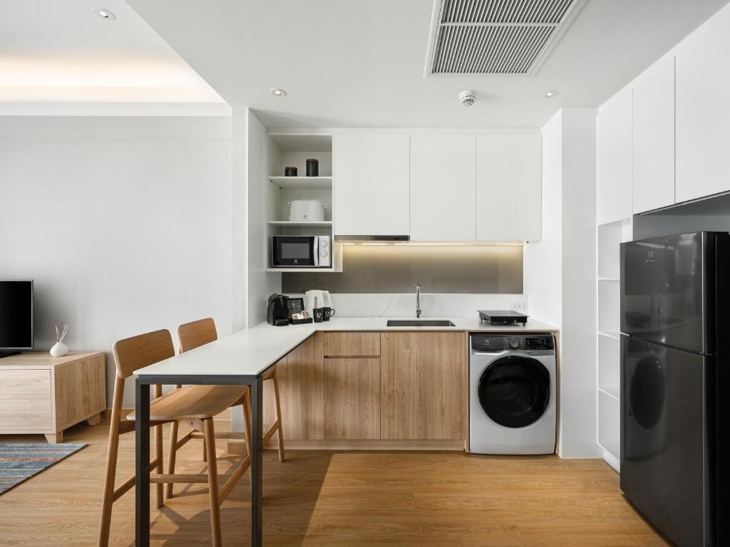Двухместная студия Deluxe с 2 комнатами 2 отдельные кровати в Oakwood Suites Bangkok