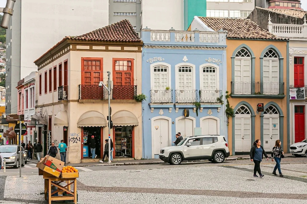 Studios Rio Branco by Viva - Prédio moderno, aptos com cama king-size no centro de Floripa