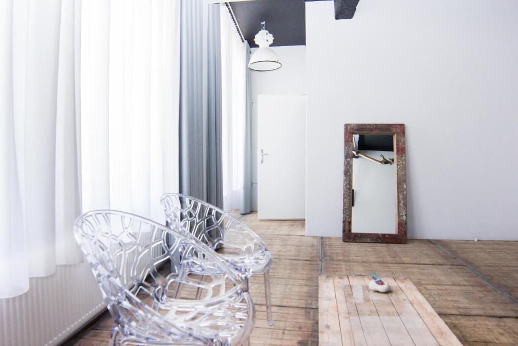 Hotel Trash Deluxe by null
