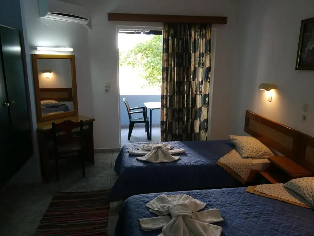 Economy Double Basement Studio (twin beds)