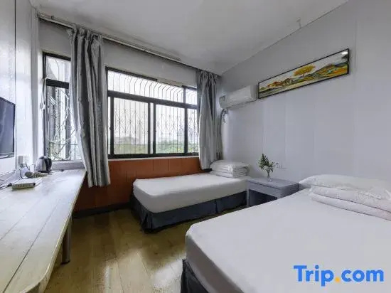 Standard Double room with park view (full double bed)
