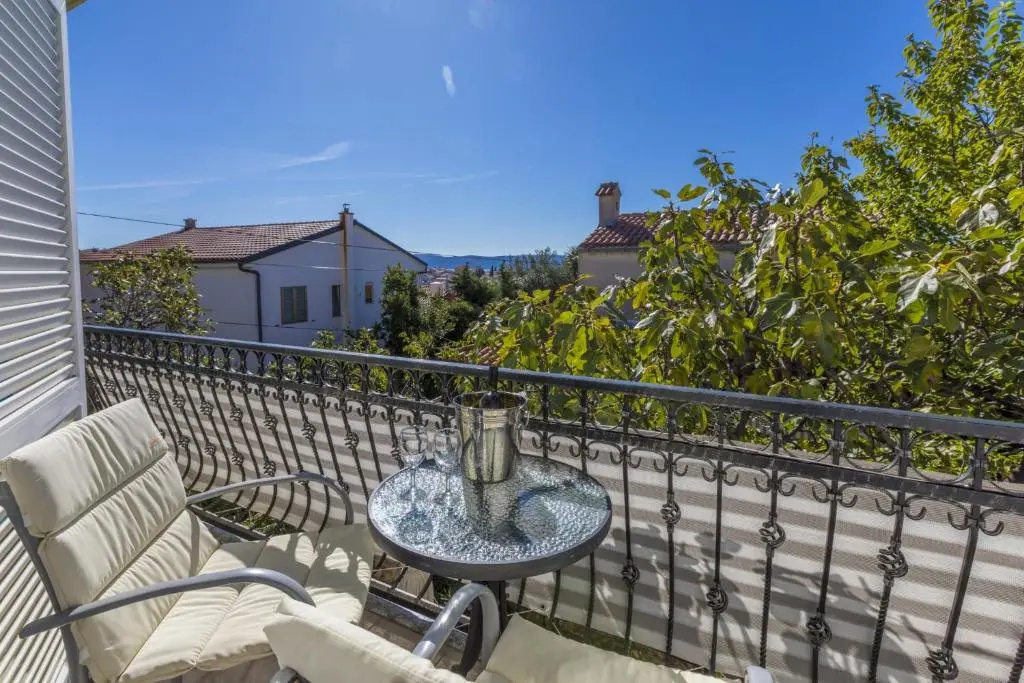 Apartment with balcony