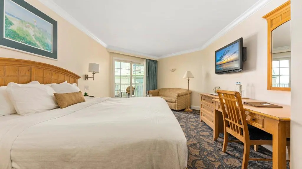 Standard room with partial view