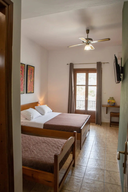 Standard Double room with courtyard view (full double bed)