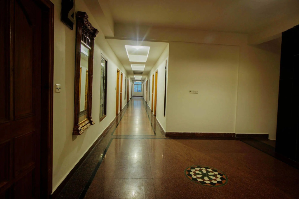 Lobby & Reception