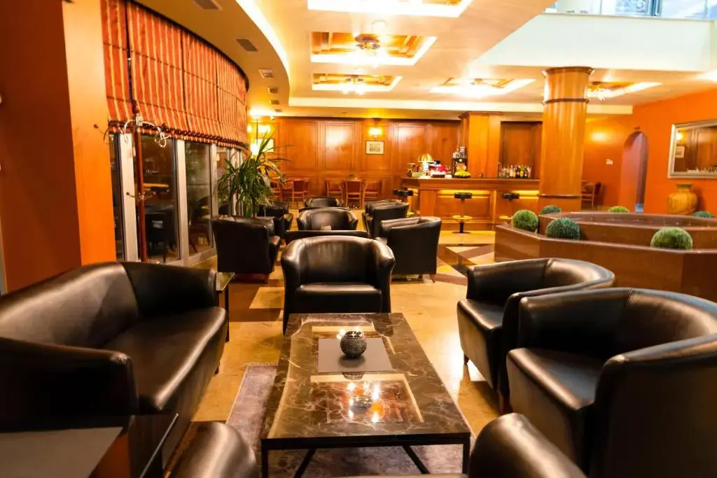 Lobby & Reception